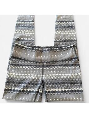 Alo Yoga Full Length Gray and White Alpine Print Workout Leggings, Size Large